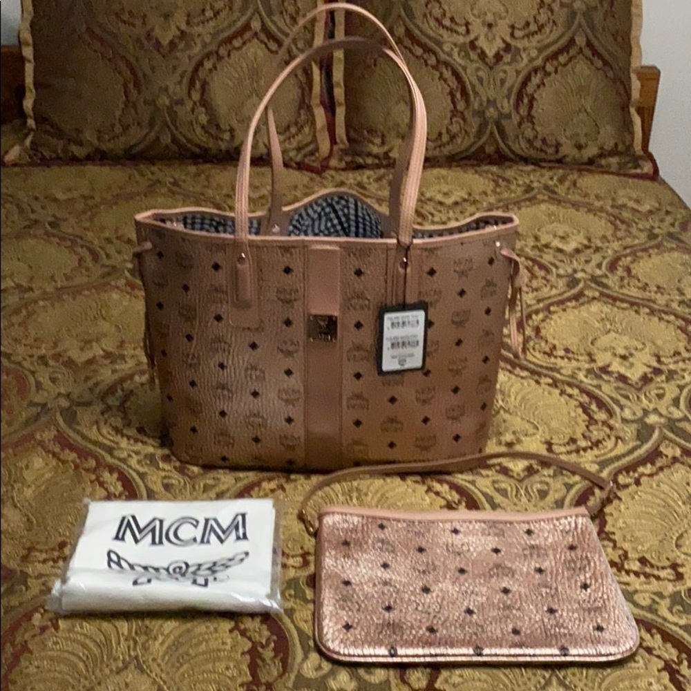 MCM Medium Reversible Liz Shopper in Visetos